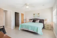 "Wine Down"-Oceanfront Duplex-4 Bedroom/3 Bathrooms and Swim Spa seats 9 people