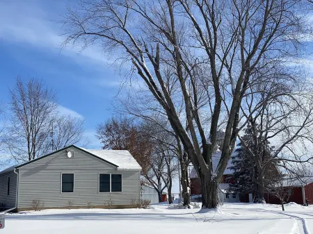 Spacious country home in a peaceful setting. New listing with frequent updates! Отели в г. Фетерстон