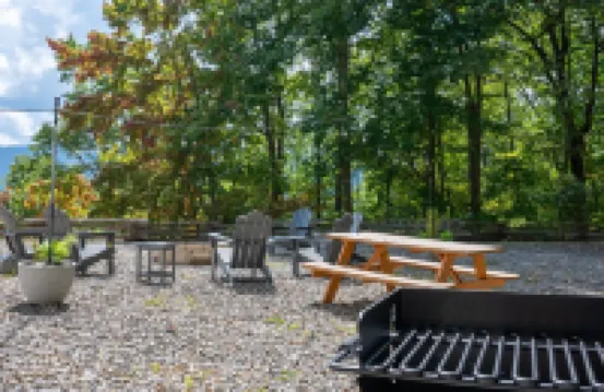 Stunning Mountain Views with Hot Tub & 2 King Suites! Private & Peaceful.