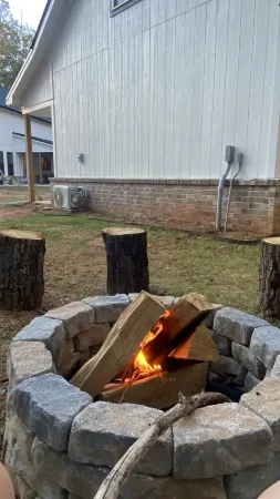 Come, Get Relax & Cozy  @  la Casita by the Pit with SaluSpa Hot Tub Отели рядом с достопримечательностью «Бивер Айленд»