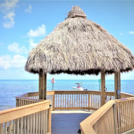 Ocean Oasis at Ocean Pointe Key Largo Pool Jacuzzi Beach in a Safe Gated Resort