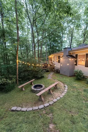 Waterfront cottage with dock on Lake Hartwell