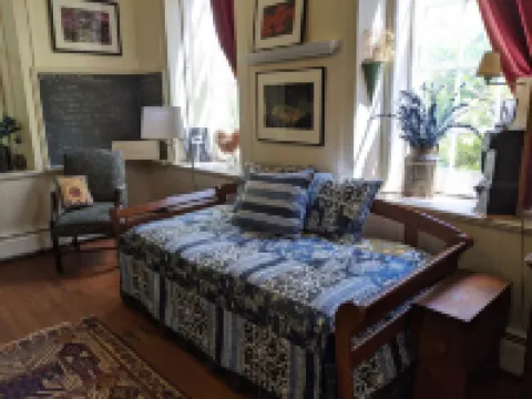 Charming historic cottage on scenic road to Mt. Greylock