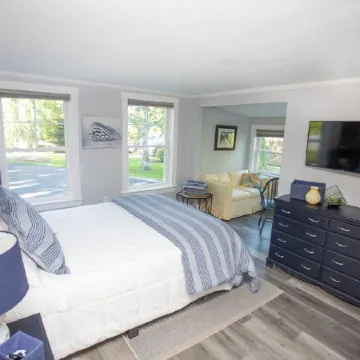 Waterfront Coastal Cottage in Kennebunk, Maine