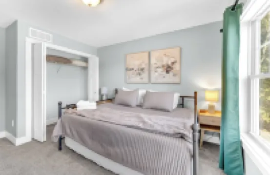 Lakehouse Nestled in Nature-10min to Lake Michigan