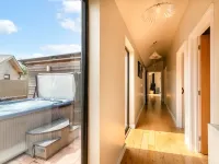 Hillside Lodge - sleeps 4/10 with wood burner and private hot tub Hotels in Cheddar