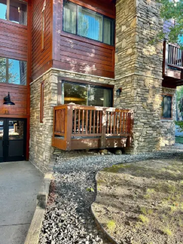 2BR Pine Ridge Condo; Ski-In, Walk to Downtown