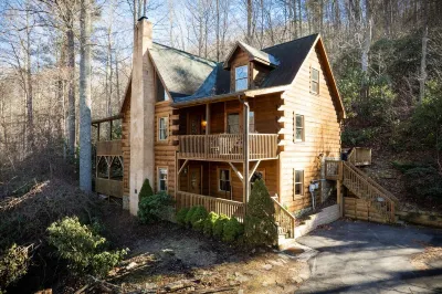 Sleeps 13, Hot Tub, Game Room,River Access, Close to Slopes, App State, Downtown Valle Crucis Lavender House附近的飯店