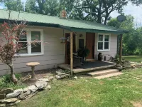 Whitley Woods Cottage, secluded on 80 acres, Chadwick MO