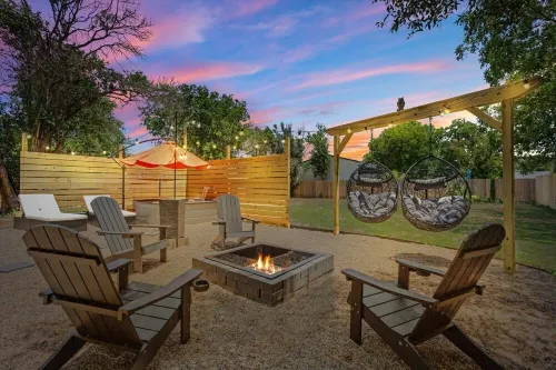 The Craftsman on Clay-4 Blocks to Silos-Backyard Retreat-Hot Tub and Cowboy Pool