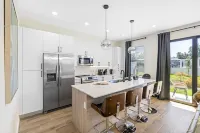 Modern 3-Bedroom Tampa Retreat Hotels in Egypt Lake-Leto