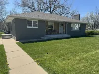 The Parkview House. Hot Tub, Arcade & Park! Hotels near Blain's Farm & Fleet - Dubuque, Iowa