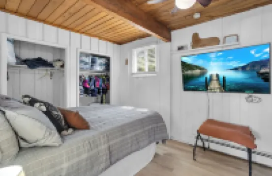 Cozy 3BR lakefront cottage with hot tub perfect for families w/ private dock.