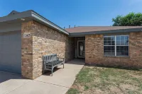 Cozy Casa a 3 bedroom house with all the necessities in Lubbock near Texas Tech 선더 존 파밀리 펀 (프레비슬리 데이브즈 니드 4 스피드) 주변 호텔