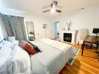 Modern 2-bedroom 1930's Bungalow Close to Downtown