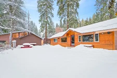 Riverfront luxury on White Pass with hot tub, firepit, and game room