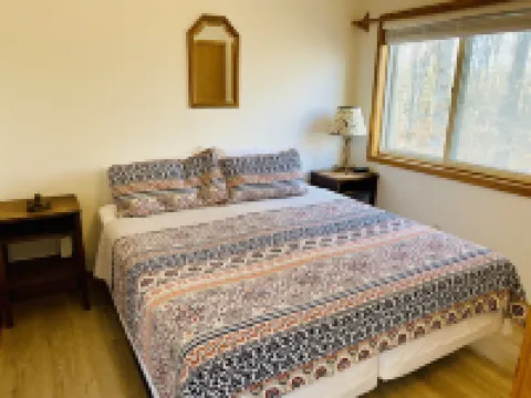 Lakefront 5 bedroom pet-friendly home on Lake Anna w/ game room, hot tub & beach