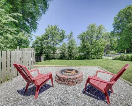 A cozy home between the Indiana Dunes and town of Chesterton. Hotels in Porter