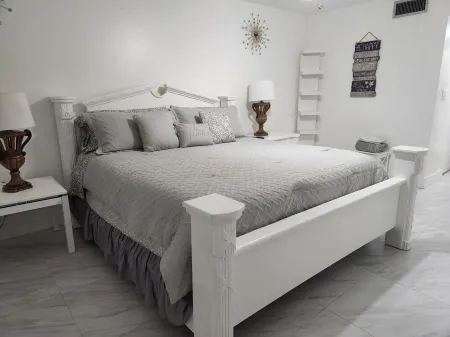 Comfy, lovely and relaxing apt. in Plantation.