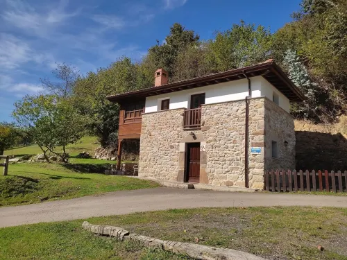 Village house CA 1595 AS recently renovated. Unique, quiet and natural environment. Hotels in Ribadesella