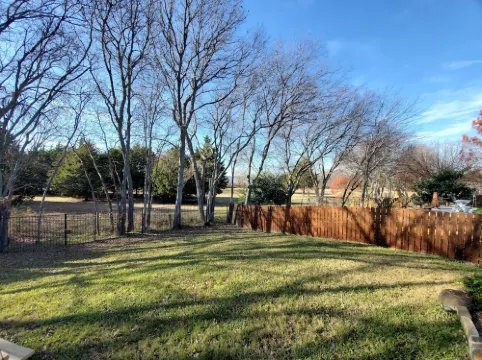 Lovely Lakeside Living