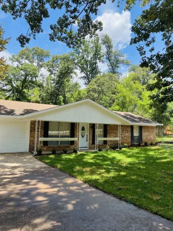 Modern Updated Family HOME