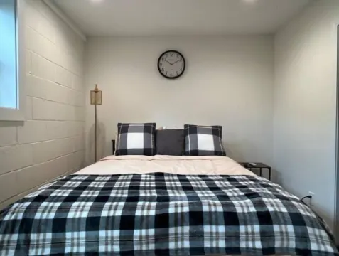 Cozy 1BR in Multi-unit building
