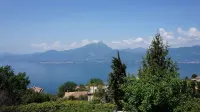 Apartment in a house with garden and view of the lake