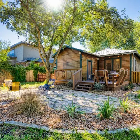 Buffalo Haus - Downtown charm 2-bedroom bungalow