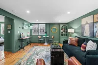 NEW 1BR on Salem Common l Steps to Witch Museum and Downtown l Fenced in Yard