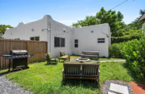 1BR/1BA Design District Cottage - 8 Min drive from Downtown WPB