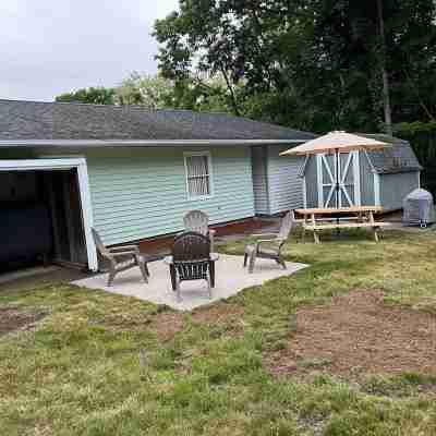 3 Bedroom 1.5 Bath home minutes from Boston!! Beautifully decorated and cozy. Hotel Exterior