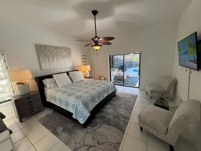 Beautiful Home with Sauna & Heated Pool-Spa, 5min from Beaches, close to Airport
