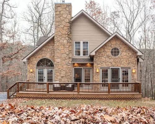 4-Bedroom Retreat in Massanutten: Hot Tub, Near Skiing, Golf, & Adventure Park Hotels in Massanutten