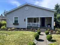 Cheerful 1 Bedroom House in the Middle of Town Hotels in Lynden