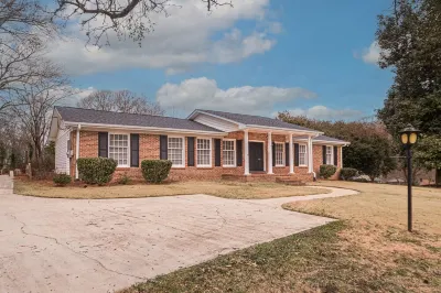 Peaceful Ranch Home - 4BR/3BA 鄰近The Turtle Shell的酒店