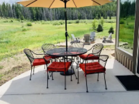 Have Fun/Relax in a Gorgeous Mountain Home, Well Equipped, Great Location フレイザーのホテル