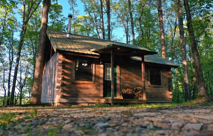 Couples Getaway Near Hot Springs-Jacuzzi and Hot Tub Overlooking Mountains!