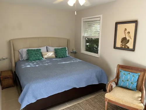 LIVING THE NAPLES LIFE - 3 Bed / 2 Bath with Pool