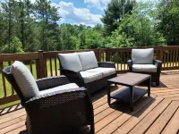 New on market.  Cabin with 3 beds and 3 baths surrounded by forest Hotels in Springville