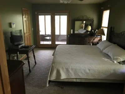 Cabin on Dale Hollow Lake - Hike to lake Hotels near Cove Creek Campground