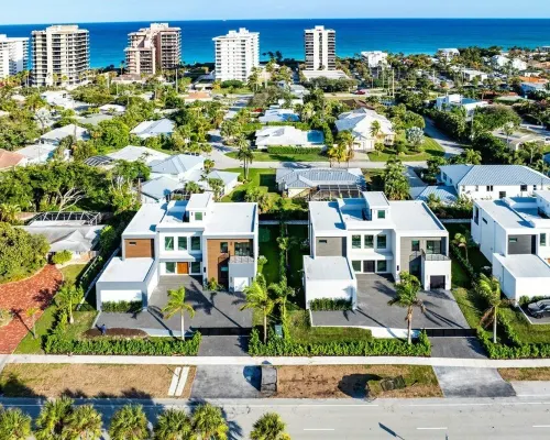 Salt Hausbrandnew! 6Br/6BA Contemporary Retreat, Heated Pool/Spa. Walk to Beach! Hotels in Juno Beach