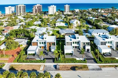 Salt Haus 6Bd 6BA Putting Green, Heated Pool and Spa. Walk to Beach!2025 Build!!