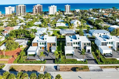 Salt Hausbrandnew! 6Br/6BA Contemporary Retreat, Heated Pool/Spa. Walk to Beach!