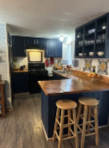 Charming 3-bedroom mobile home with Starlink WiFi in serene area of Stephenville