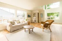 "The Langley House", walk to downtown, newly remodeled, family friendly! Hotels in Langley