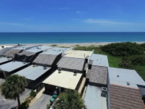 Surf shack on the beach, direct ocean. Hotels in Indialantic
