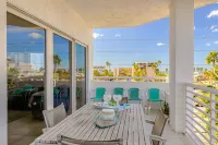 Spacious Waterfront, 3 BR/3 BA, Water Views, Walk to All