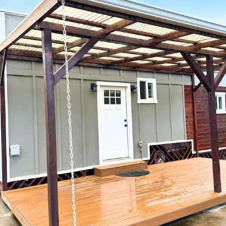 Gorgeous Eco Tiny Home on Organic Farm Within 5 Minutes of Downtown Hilo.