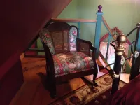 Secluded Romantic Dollhouse BnB in Downtown Historic District